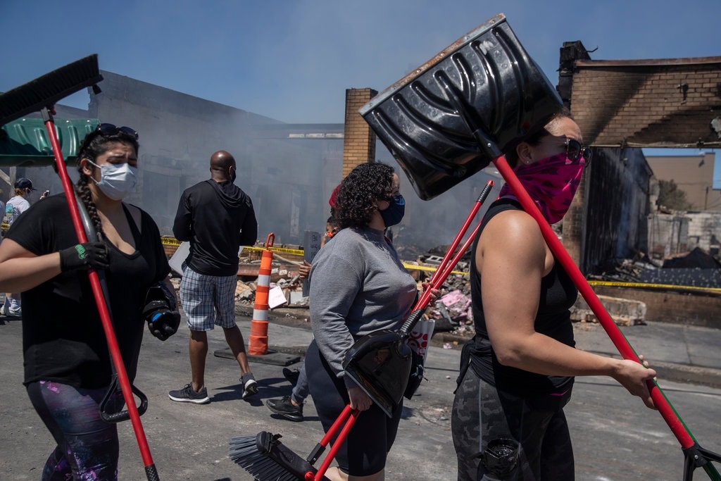 nguoi bieu tinh anh 3