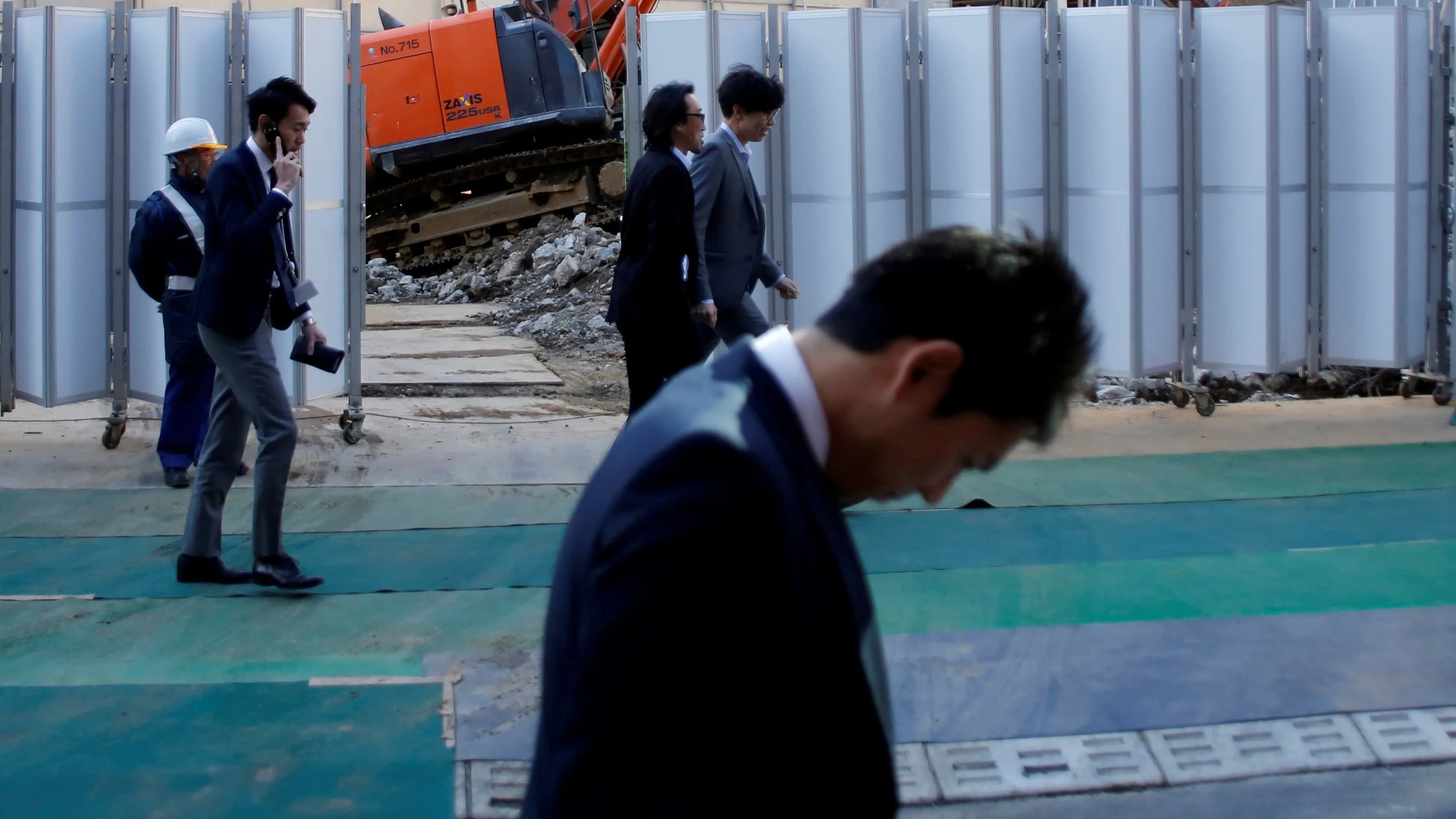 Luat lao dong moi o Nhat gay tranh cai vi ‘ve duong cho huou chay’ hinh anh