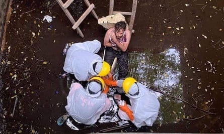 Mac ket 6 ngay sau khi nga xuong ho sau 4 m vi cho duoi o Bali hinh anh