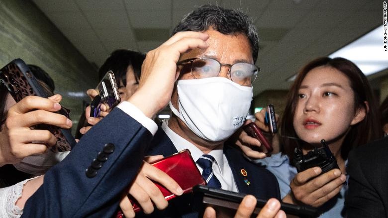 Bo truong Thong nhat Han Quoc xin tu chuc giua cang thang leo thang hinh anh