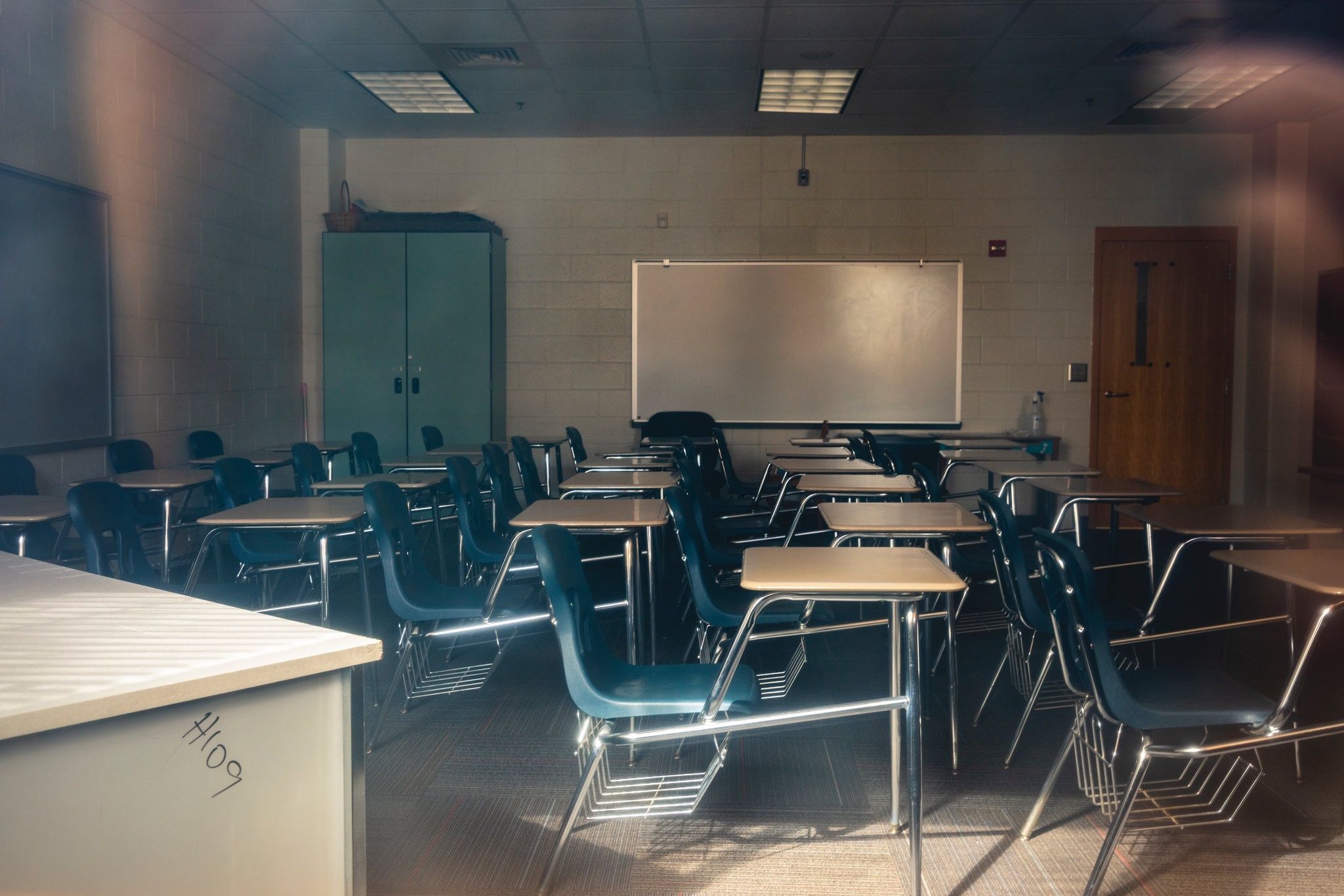 Vien canh hon loan neu cac truong My khong the mo cua an toan hinh anh