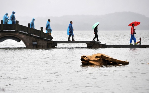 Tuong Trau Vang noi tieng Trung Quoc chim trong lu lut lich su hinh anh