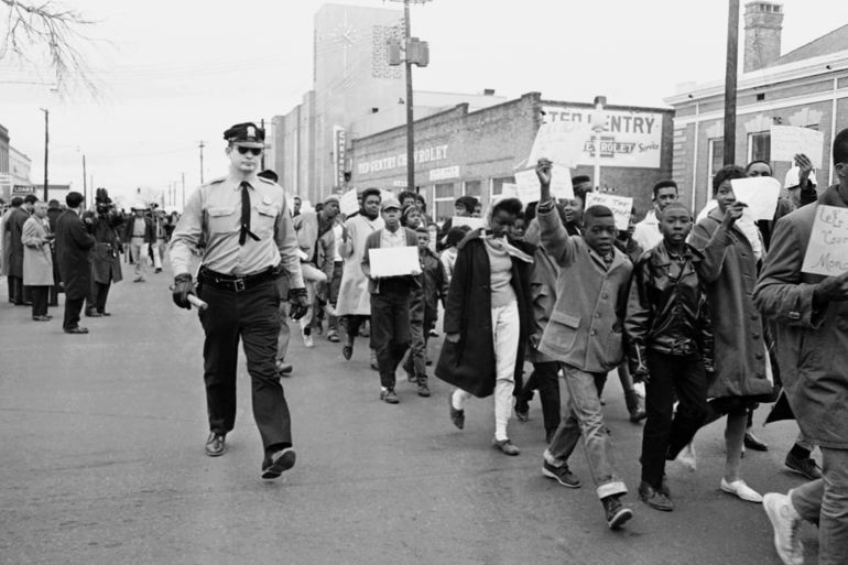 phong trao bieu tinh anh 10