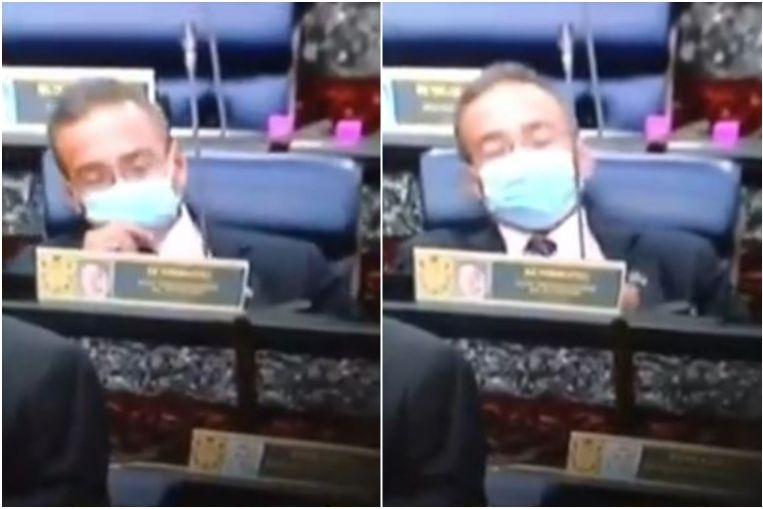 Ngoai truong Malaysia deo khau trang hut thuoc la dien tu o Quoc hoi hinh anh