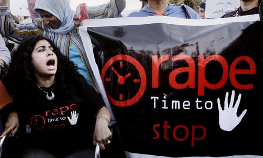 Nhan chung vu hiep dam tap the bi bat, nguoi Ai Cap phan no hinh anh