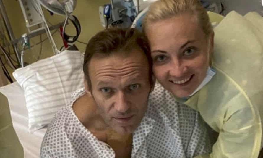 Tim thay chat doc novichok tren chai nuoc o phong ong Navalny hinh anh