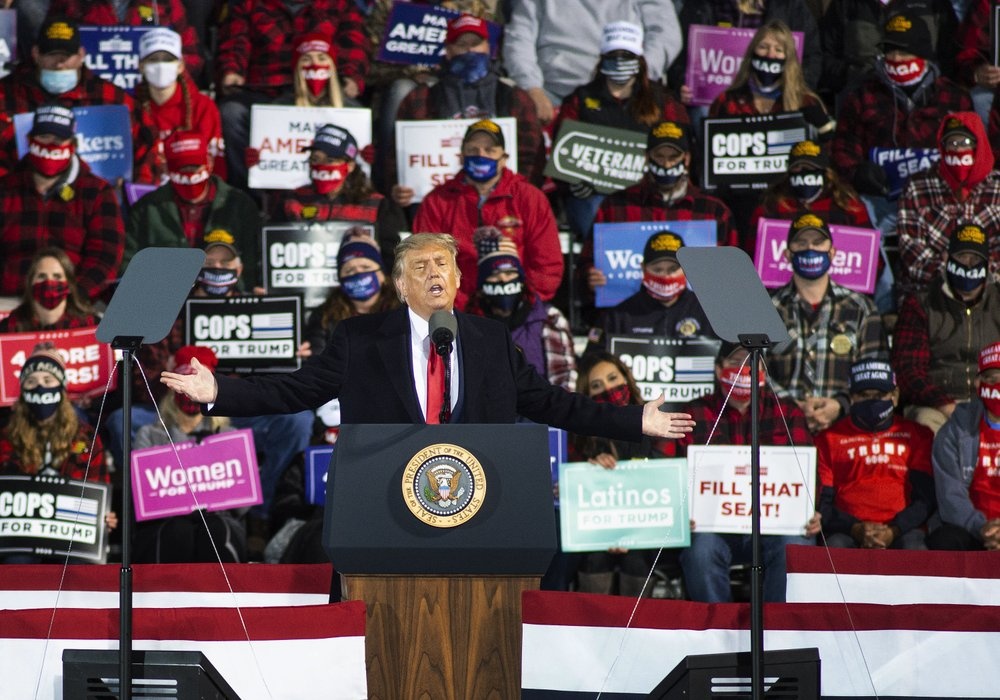 Vua tu hao ve ke hoach phong dich, 4 ngay sau ong Trump mac Covid-19 hinh anh