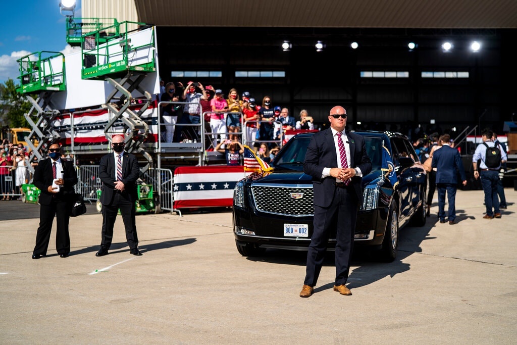 Tong thong Trump mac Covid-19 anh 1