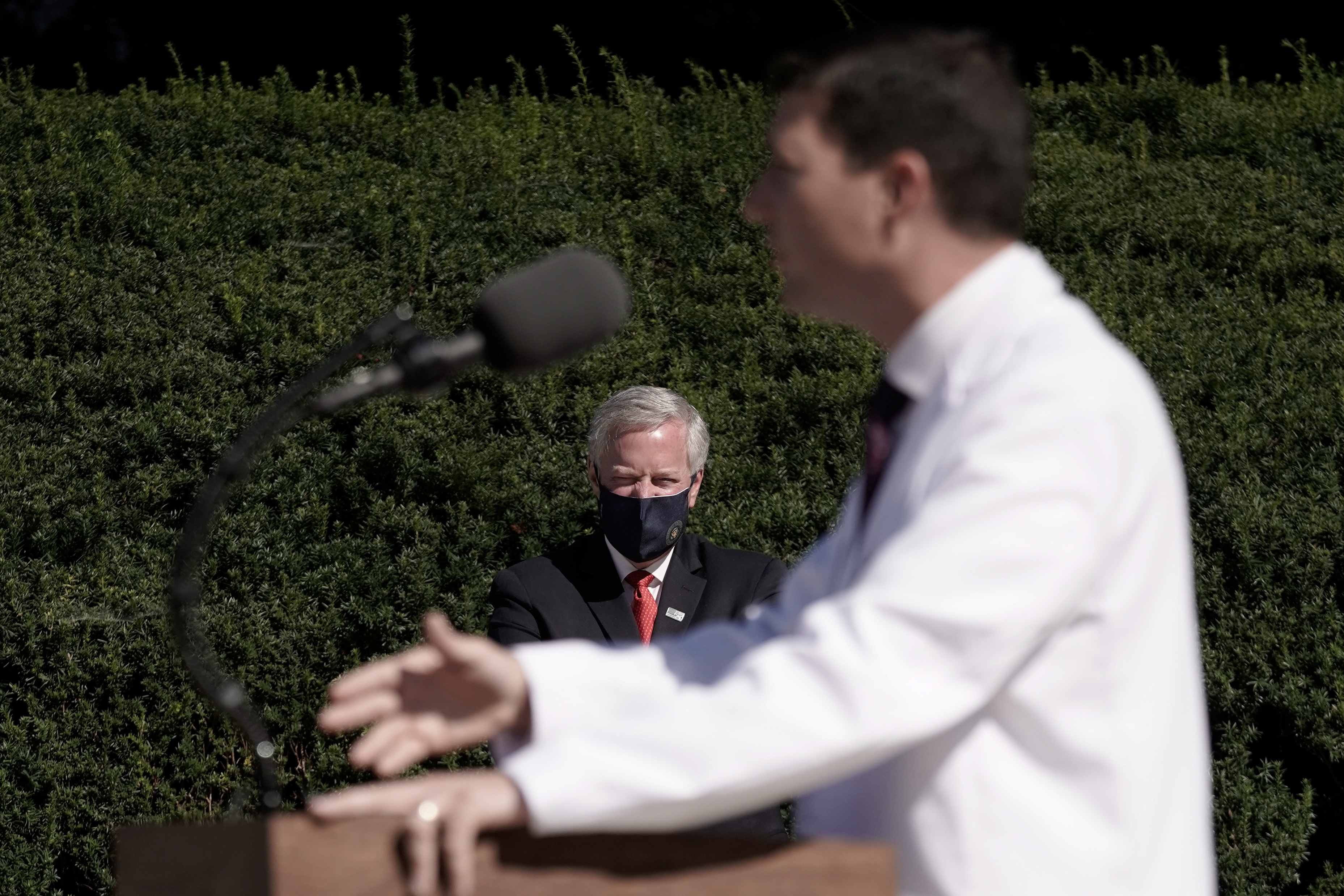 Trump mac Covid-19 anh 6