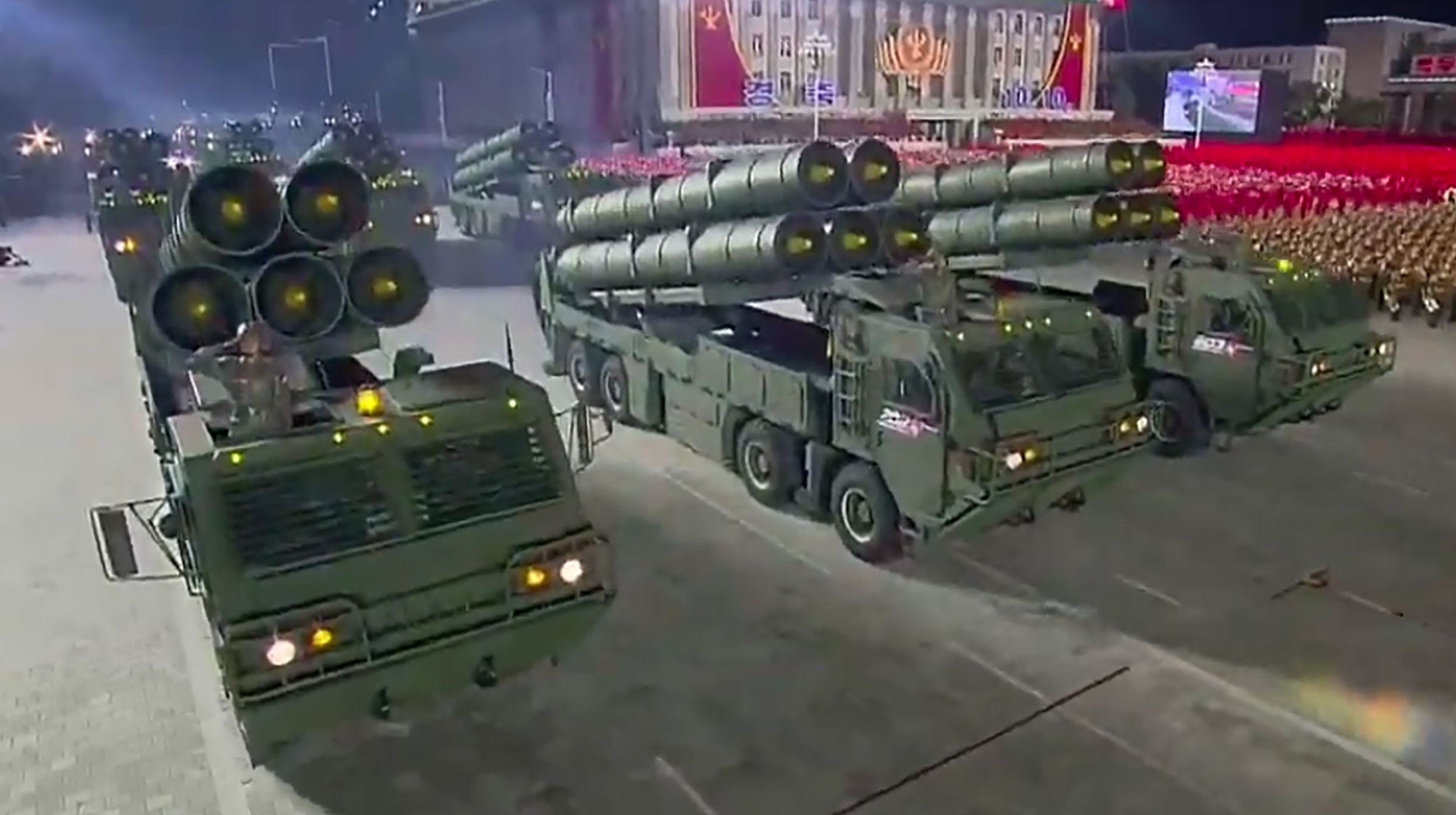 Trieu Tien pho dien loat vu khi trong dem duyet binh hinh anh