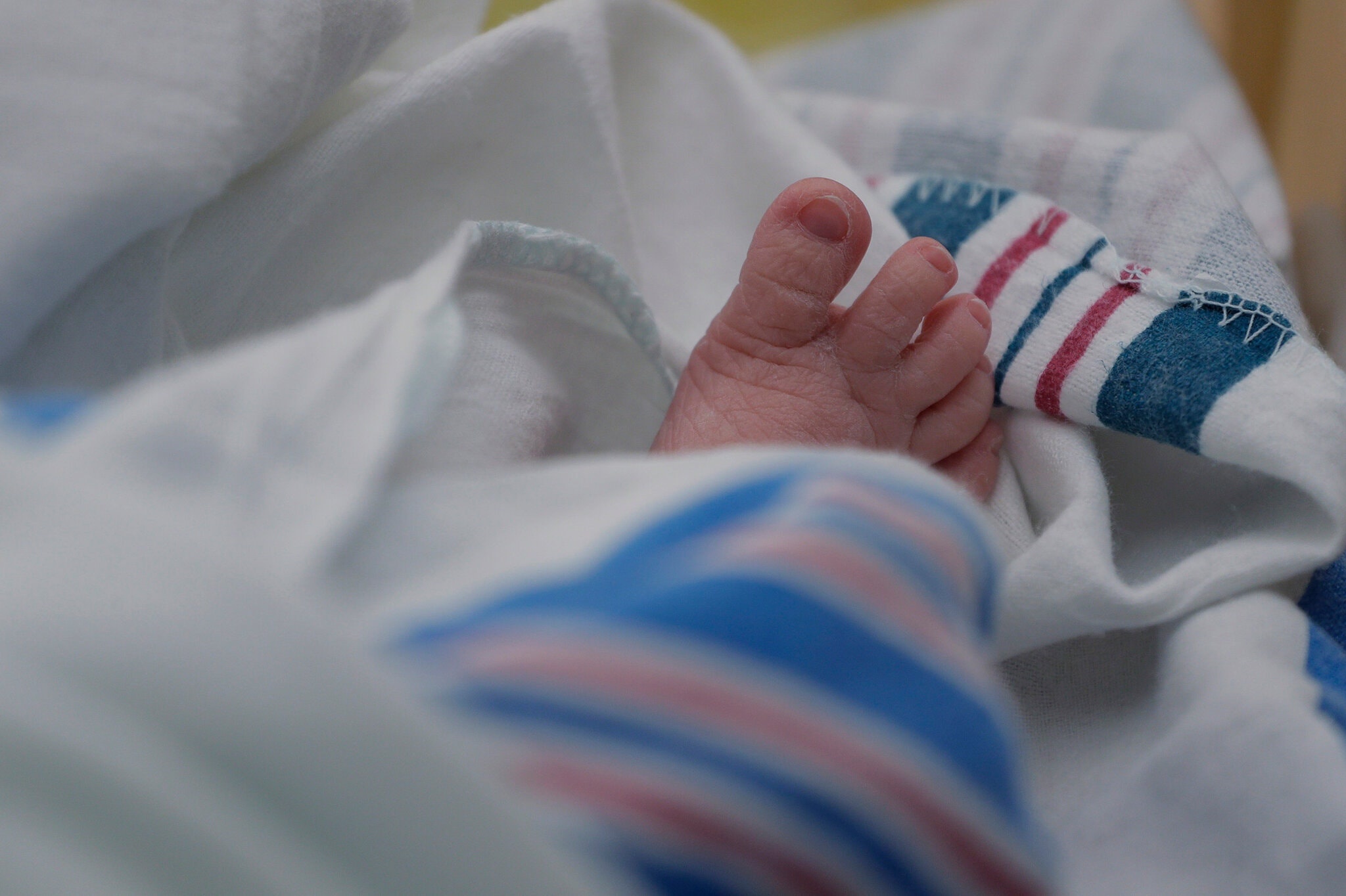 Benh vien My ngung nhan do de vi y ta khong chiu tiem vaccine hinh anh