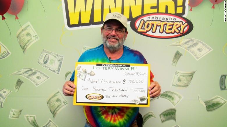 Nguoi dan ong My 2 lan trung so doc dac trong nam hinh anh