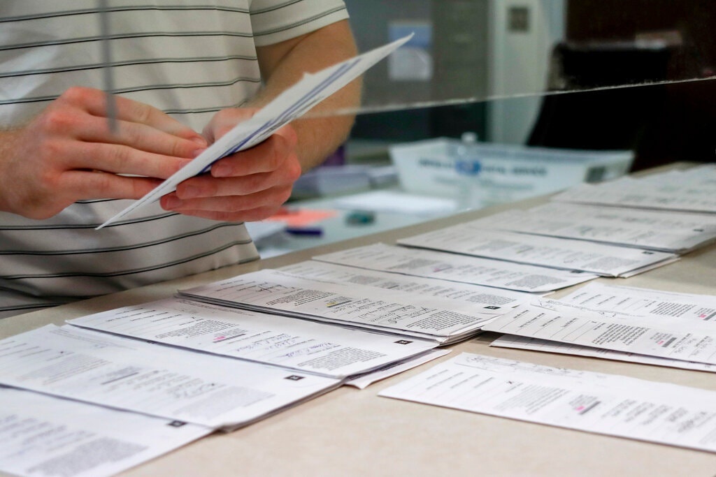 16 cong to vien phan doi dieu tra gian lan truoc khi kiem phieu xong hinh anh