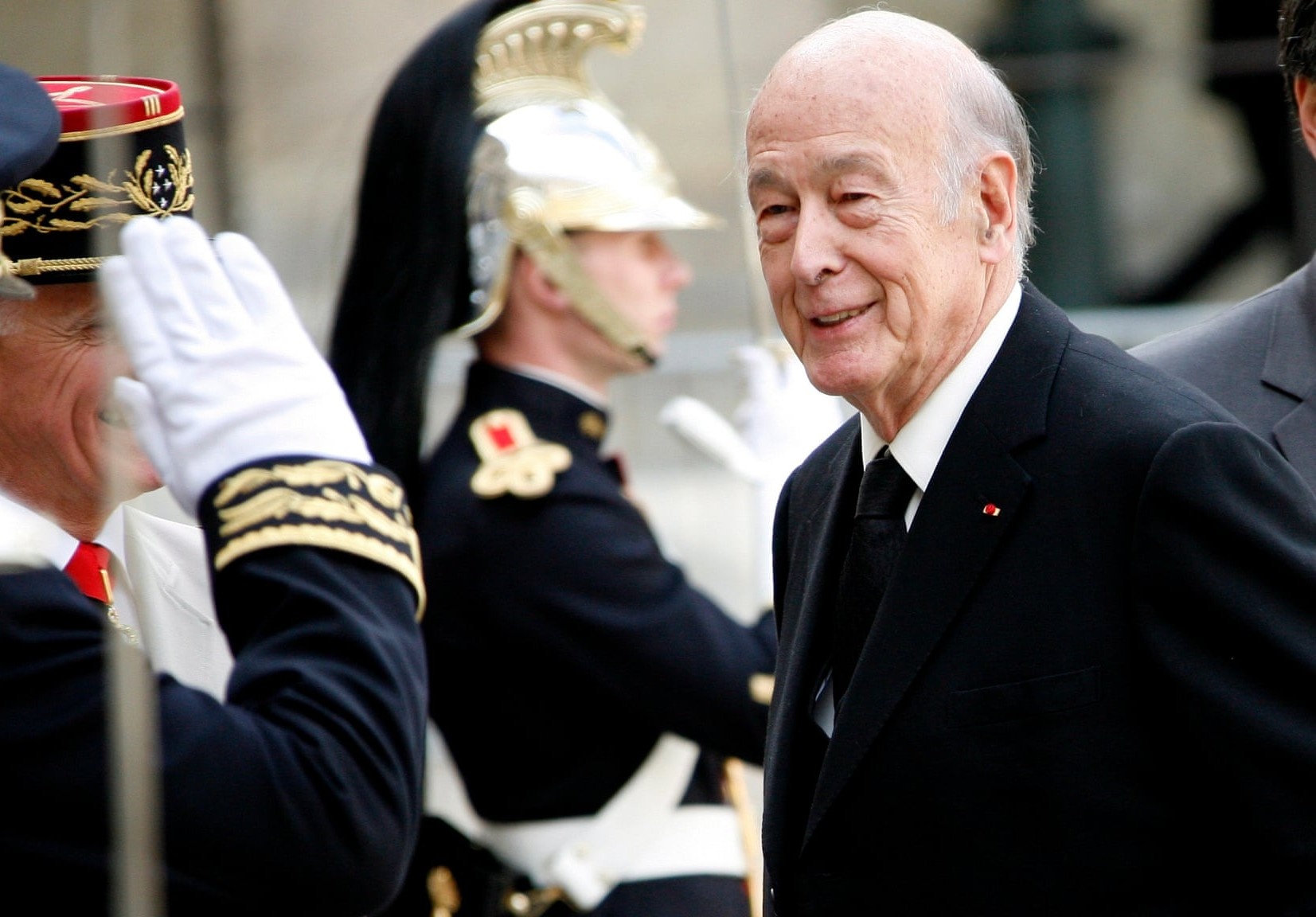 Cuu tong thong Phap qua doi vi Covid-19 hinh anh