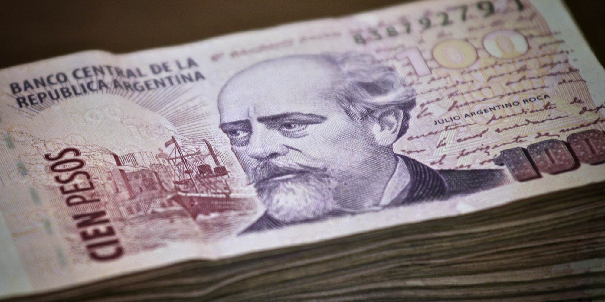 Argentina danh thue 12.000 nguoi giau, lay kinh phi chong Covid-19 hinh anh