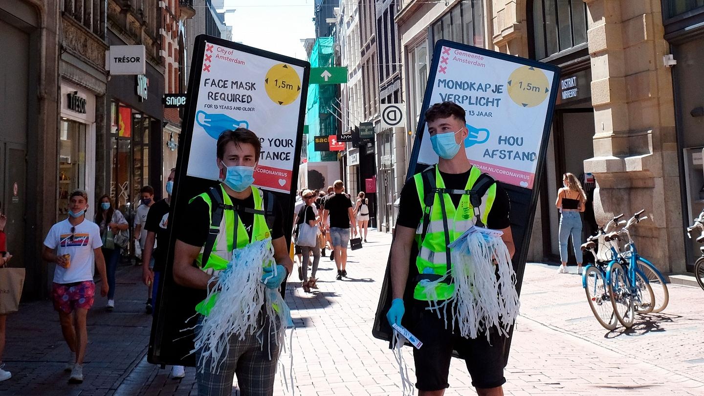 Ha Lan phong toa toan quoc hinh anh