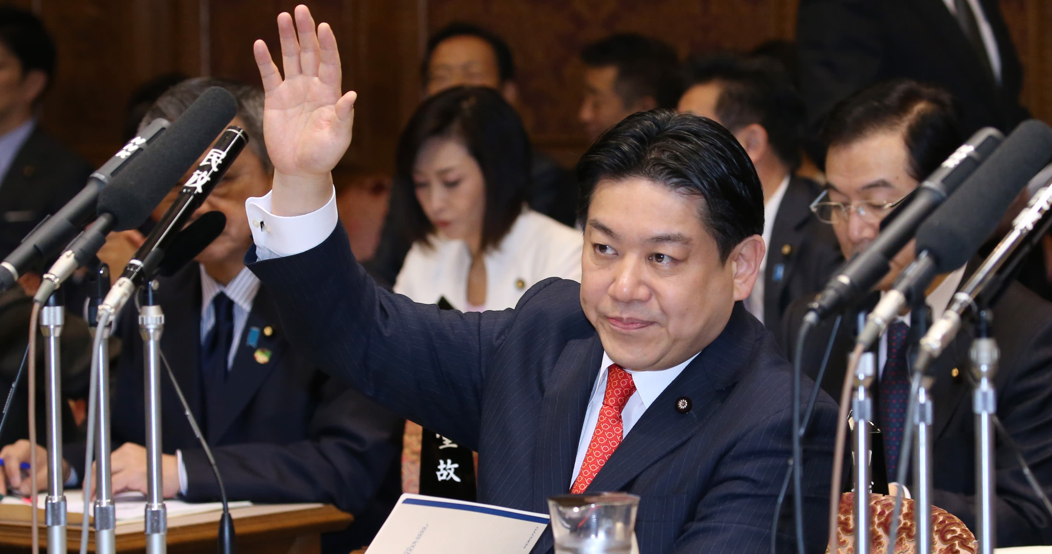 Cuu bo truong Nhat tu vong vi Covid-19 hinh anh