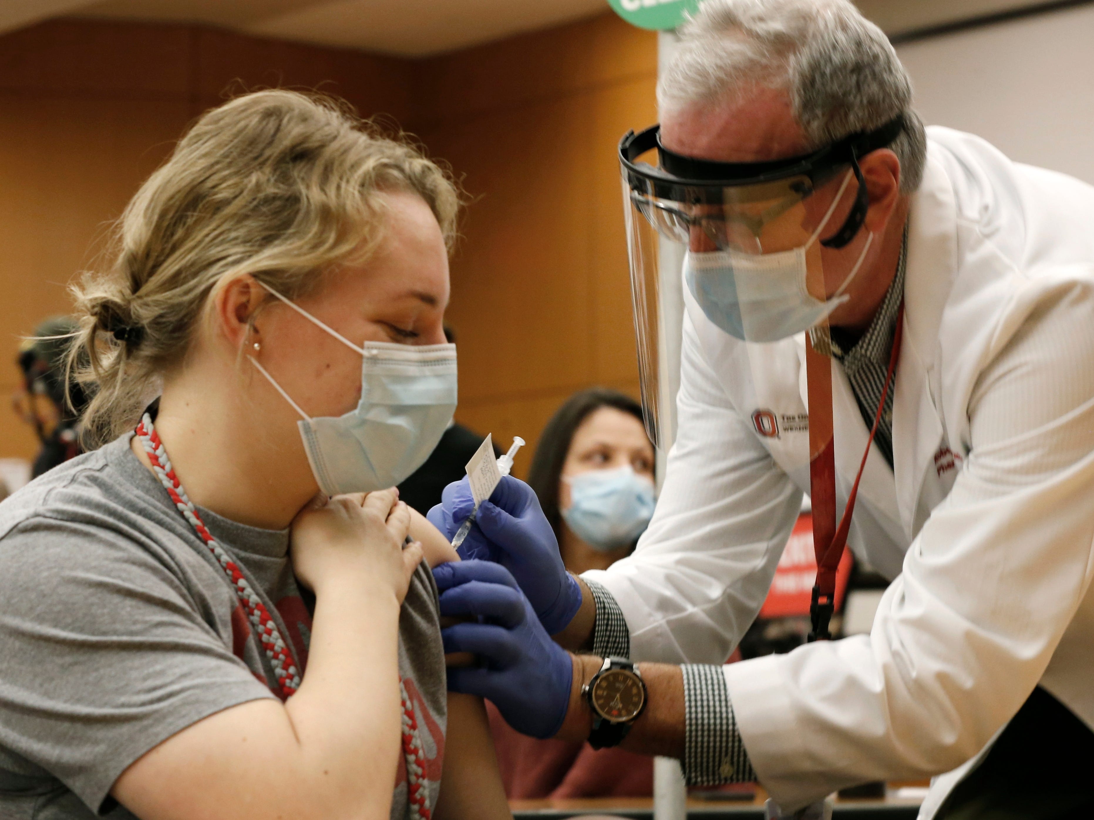 The gioi da cham trong viec ngan bien chung Covid-19 xam nhap? hinh anh