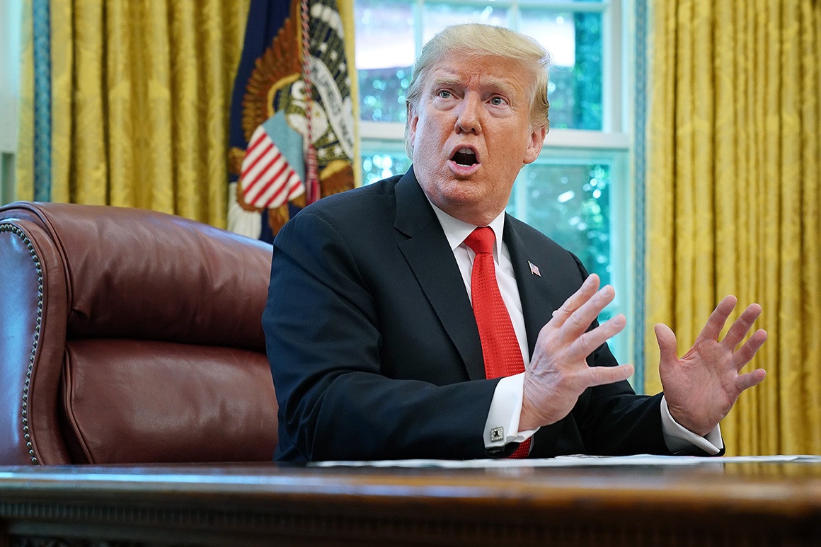 Tong thong Trump lam gi khi bao loan no ra o quoc hoi? hinh anh