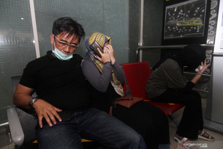 nguoi nha hanh khach may bay Indonesia roi anh 8