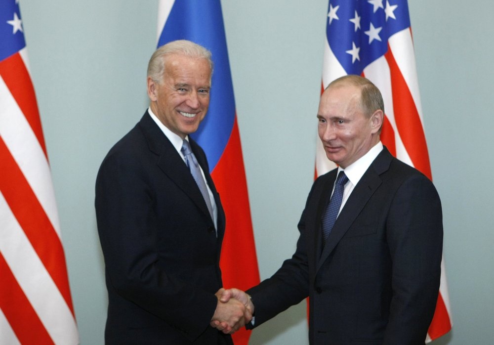 Tong thong Biden lan dau dien dam voi ong Putin hinh anh