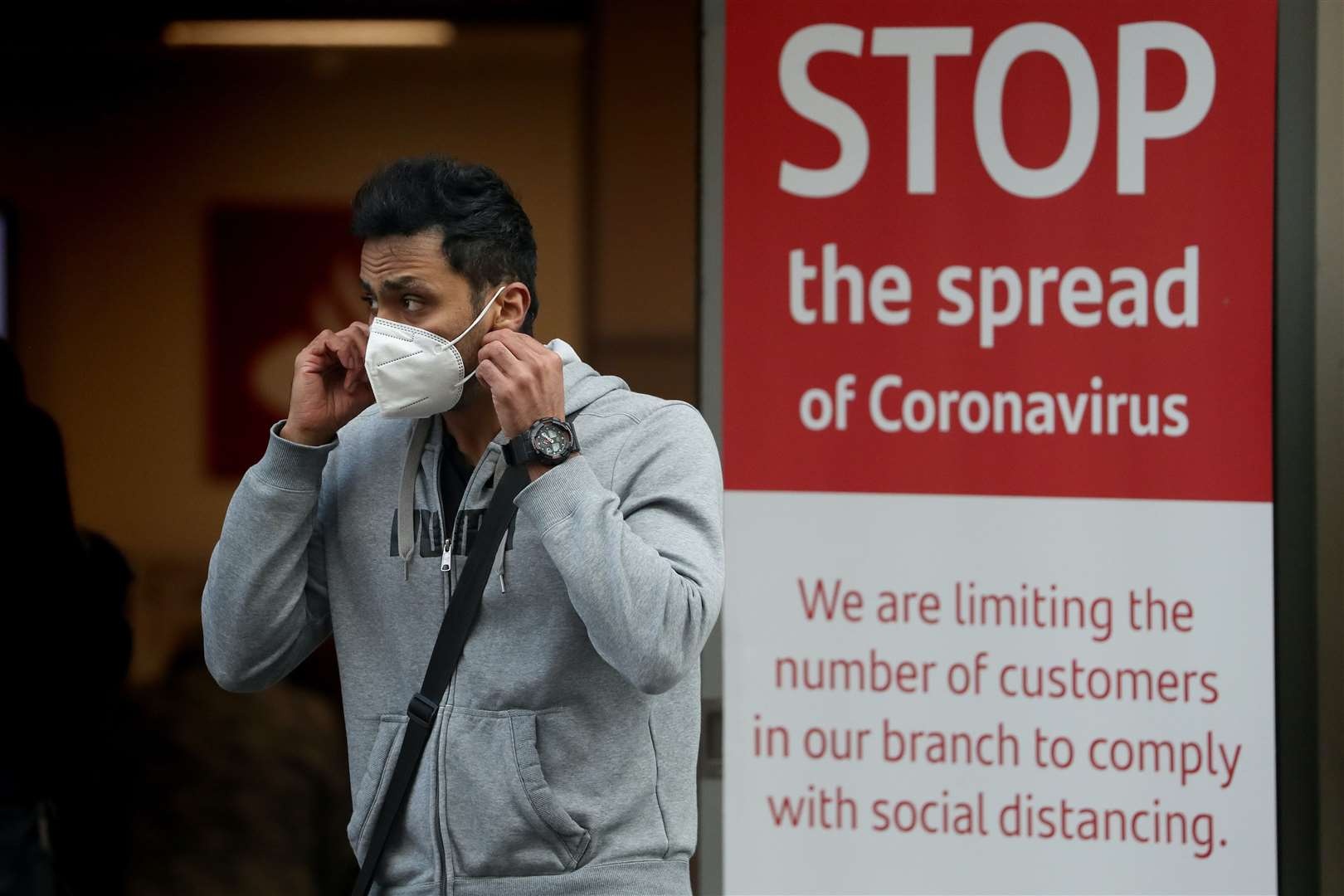 'Bien the virus nhu ten trom thanh thao xam nhap co the nguoi' hinh anh