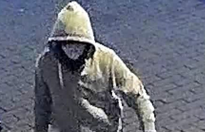 Bom ong duoc dat truoc ngay bao loan o Dien Capitol hinh anh