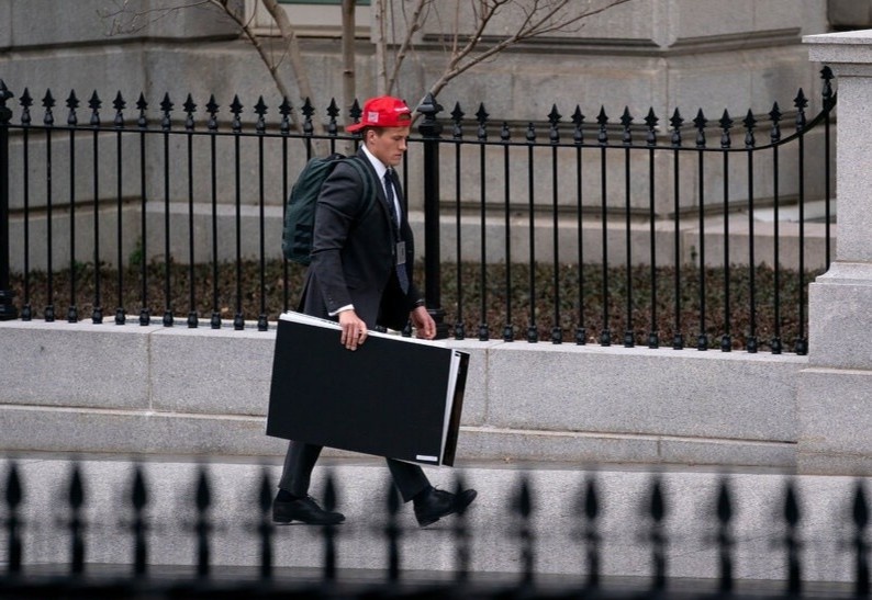 Hanh trinh tim viec nhu 'dau truong sinh tu' cua quan chuc thoi Trump hinh anh