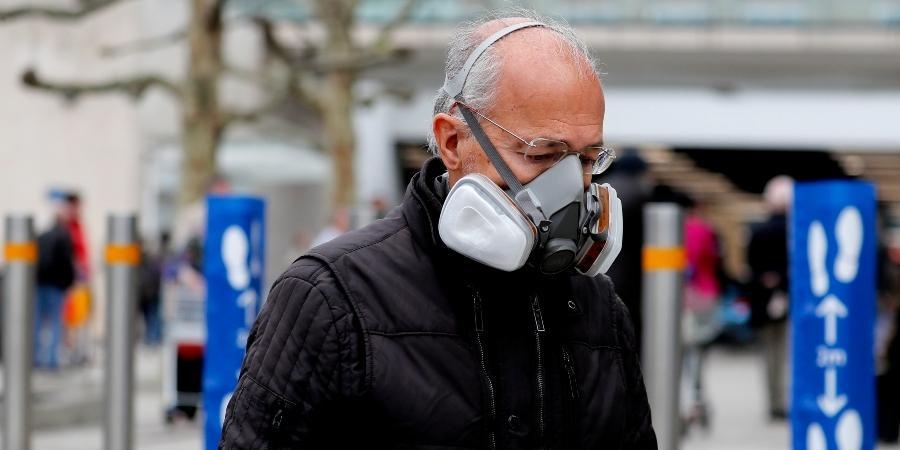 Anh se phat tu 10 nam voi nguoi co tinh giau lich su dich te hinh anh