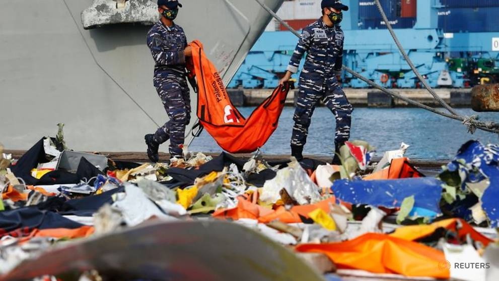 Dau hieu bat thuong cua may bay cho 62 nguoi roi o Indonesia hinh anh