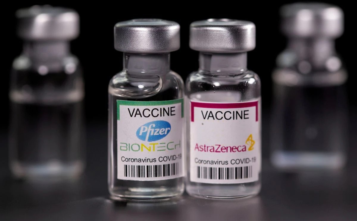 Vaccine Pfizer, AstraZeneca hieu qua cao truoc bien chung Delta hinh anh