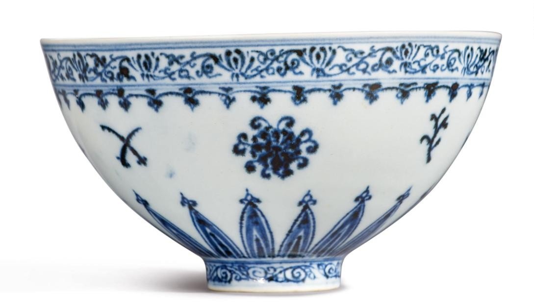 bat su hon 700.000 USD anh 2