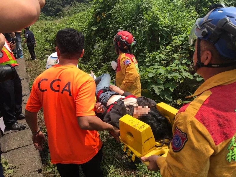 Nghi pham vu tai nan tau cao toc o Dai Loan khoc xin loi hinh anh