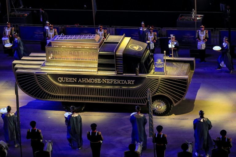 Le dieu hanh dua 22 xac uop pharaoh ve 'nha moi' o Ai Cap hinh anh