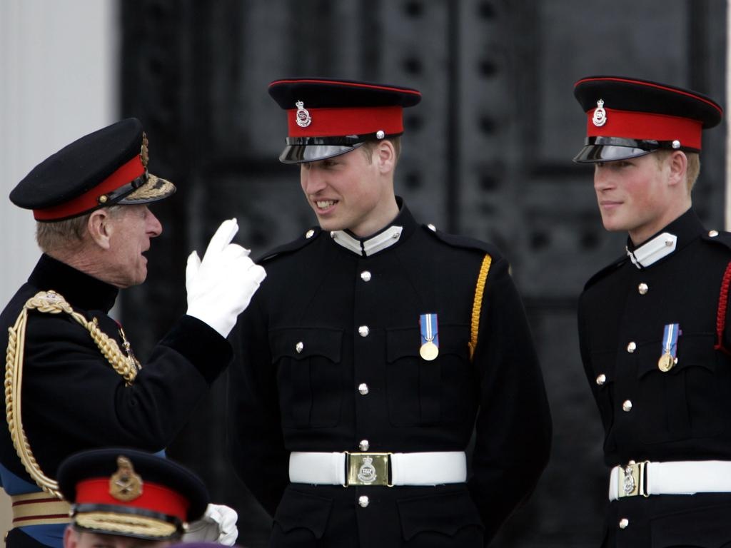 Hoang tu William va Harry mo loi ve Hoang than Philip hinh anh