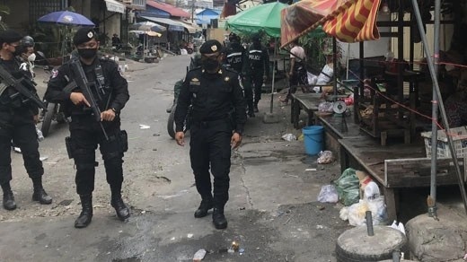 Canh sat Campuchia mang sung di tuan tra vung nguy co cao hinh anh