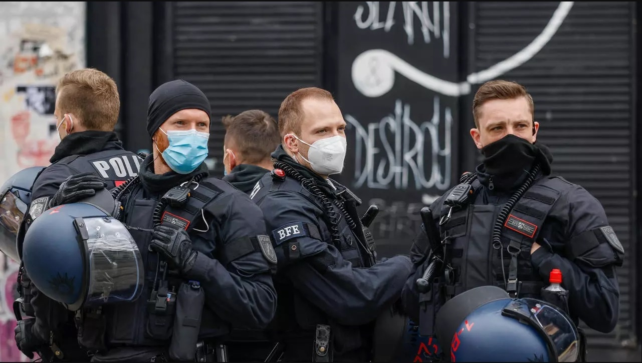 lam dung tre em anh 1