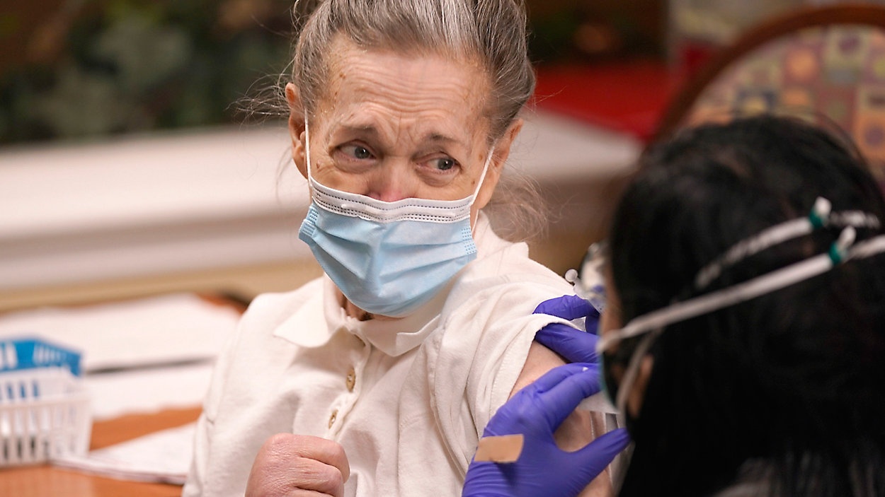 Nha Trang thua nhan kho tiem chung 70% dan truoc 4/7 hinh anh