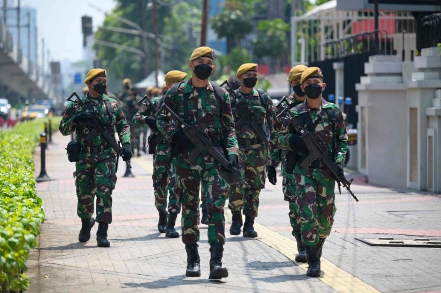 Indonesia dieu 400 'binh si Satan' den Papua hinh anh