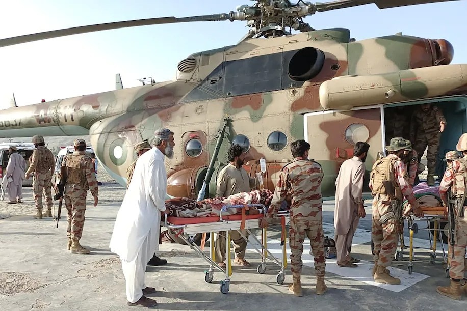 Dong dat o Pakistan, hang chuc nguoi thiet mang hinh anh