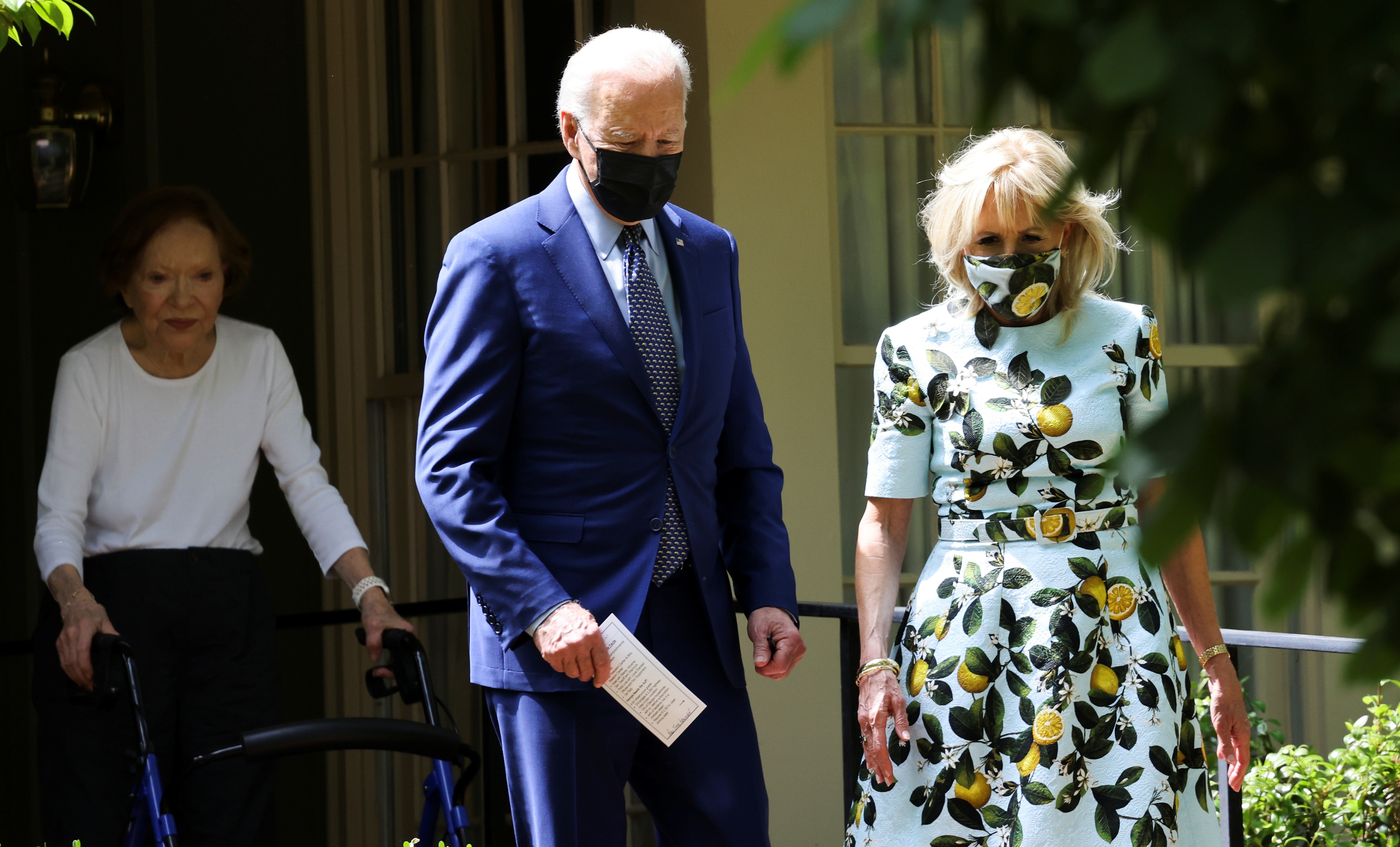 Vi dien tu cua ong Biden bi phat hien trong 'chua day 10 phut' hinh anh