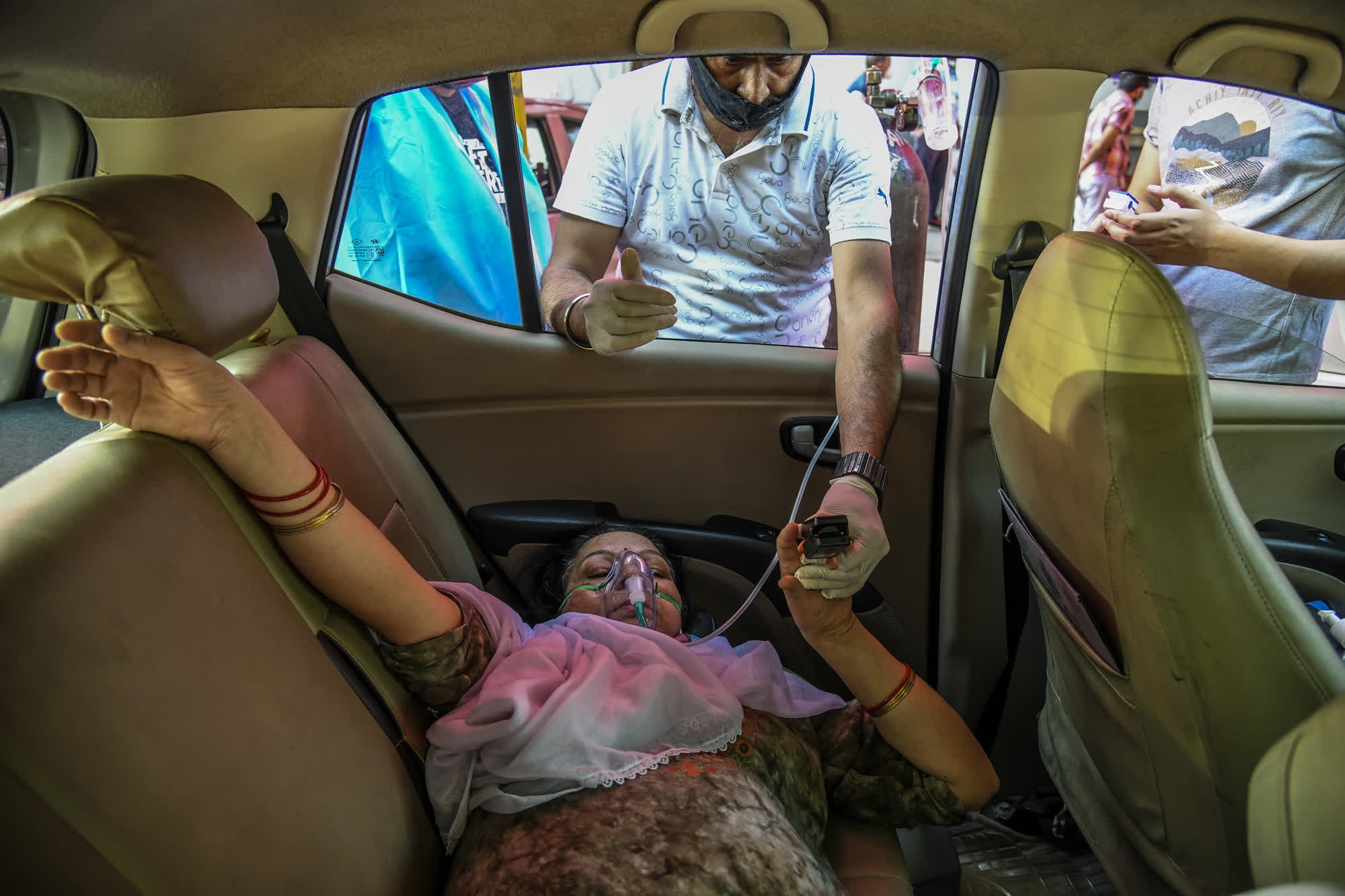 lan song Covid-19 anh 1