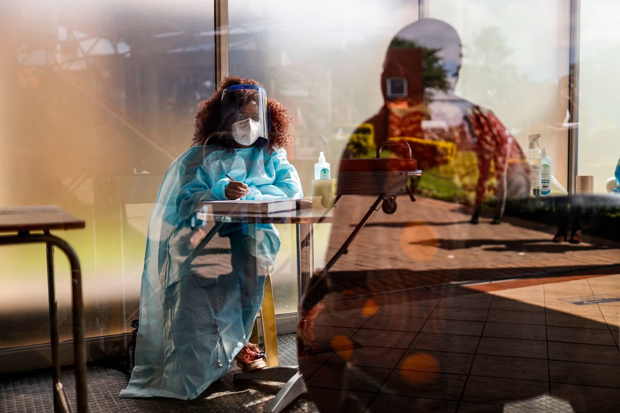 lan song Covid-19 anh 12