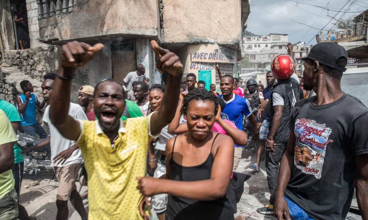 Dan Haiti bat nghi pham am sat tong thong, giao nop cho canh sat hinh anh