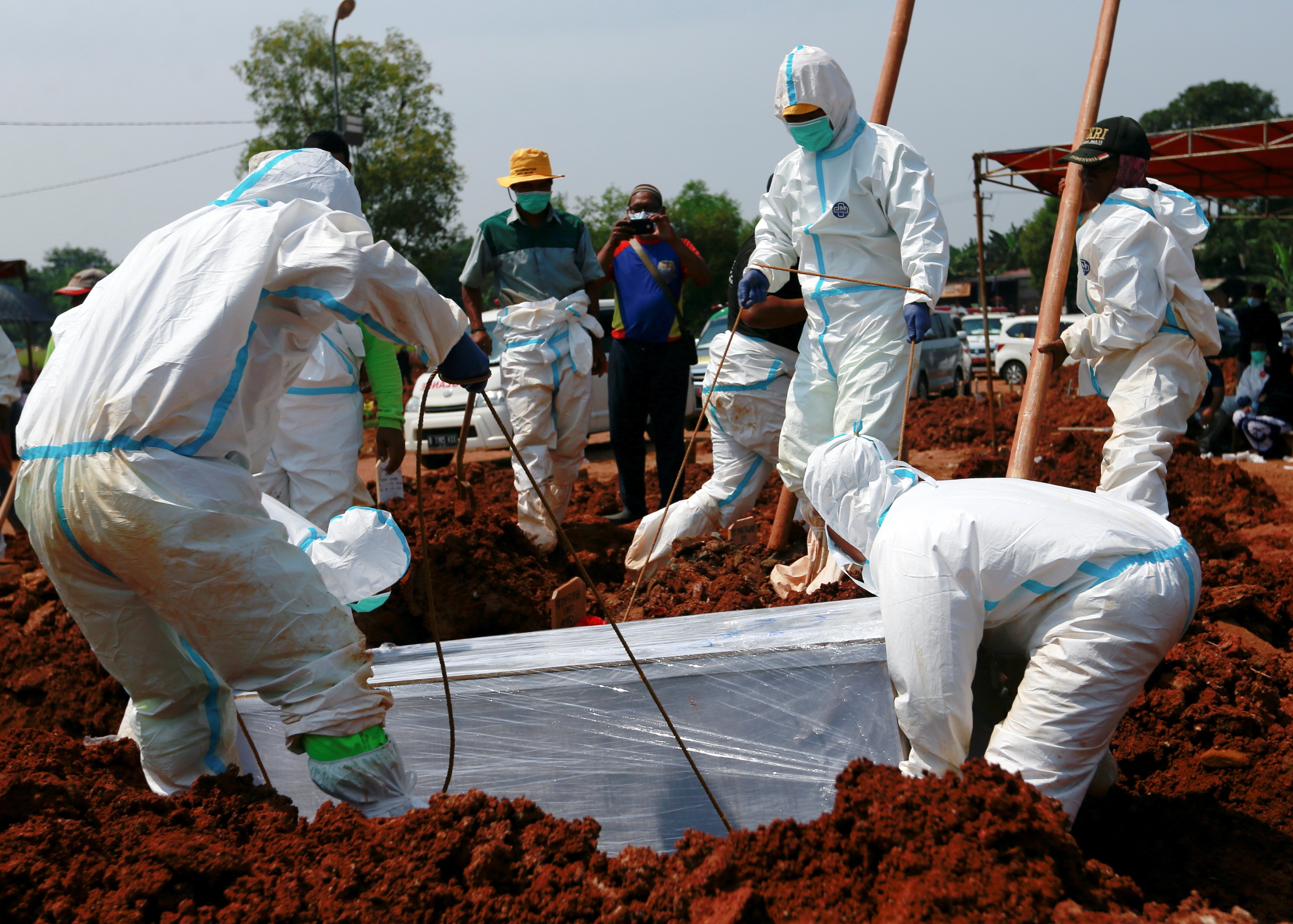 Covid-19 Indonesia anh 9