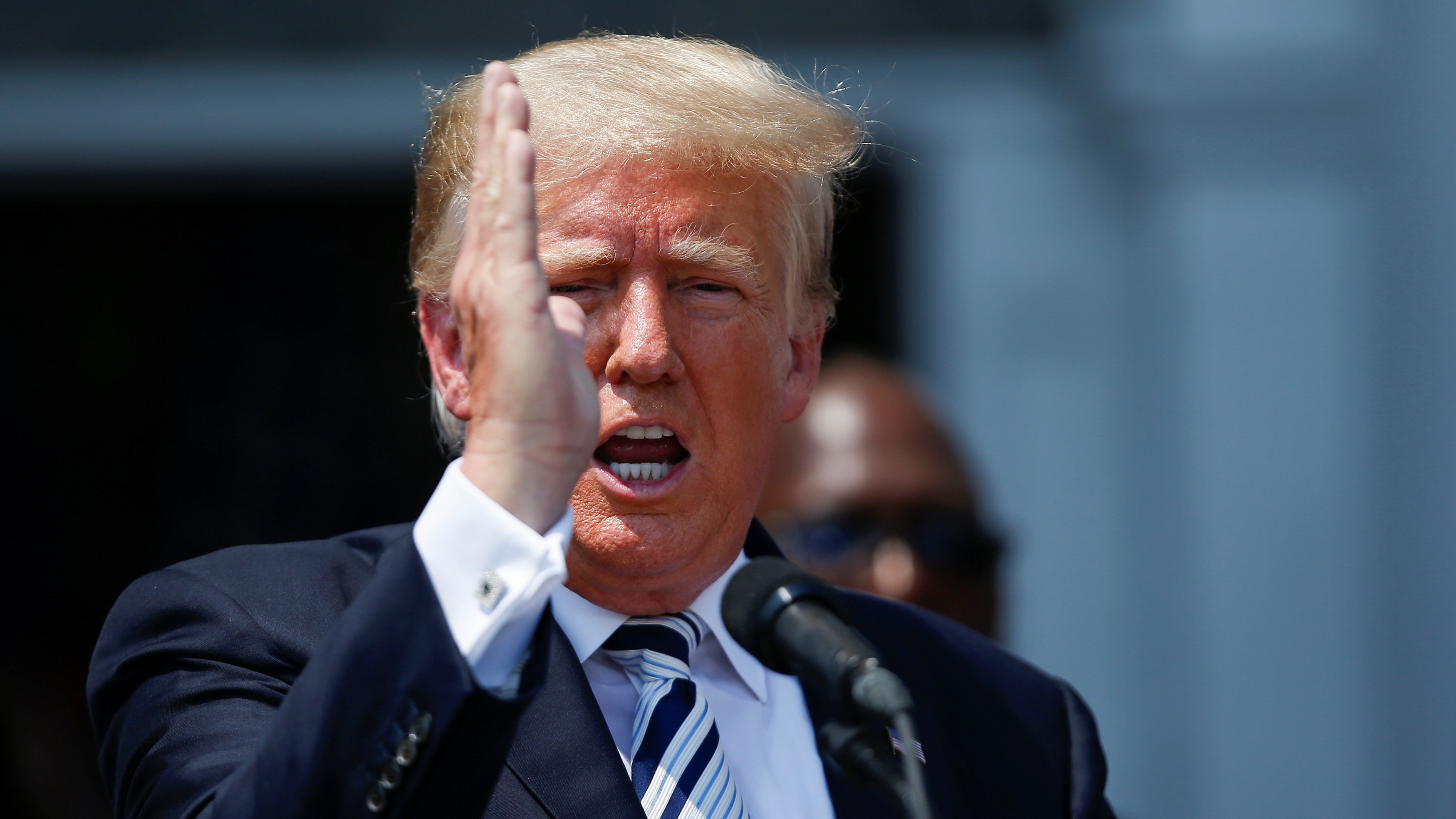 Ong Trump bac thong tin ve y dinh dao chinh hinh anh