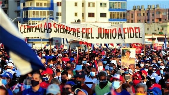 100.000 nguoi Cuba tuan hanh, quyet tam bao ve dat nuoc hinh anh