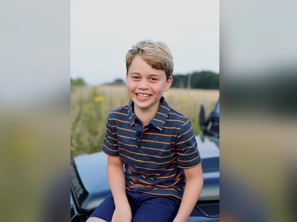 Hinh anh moi ve Hoang tu George nhan dip sinh nhat 8 tuoi hinh anh