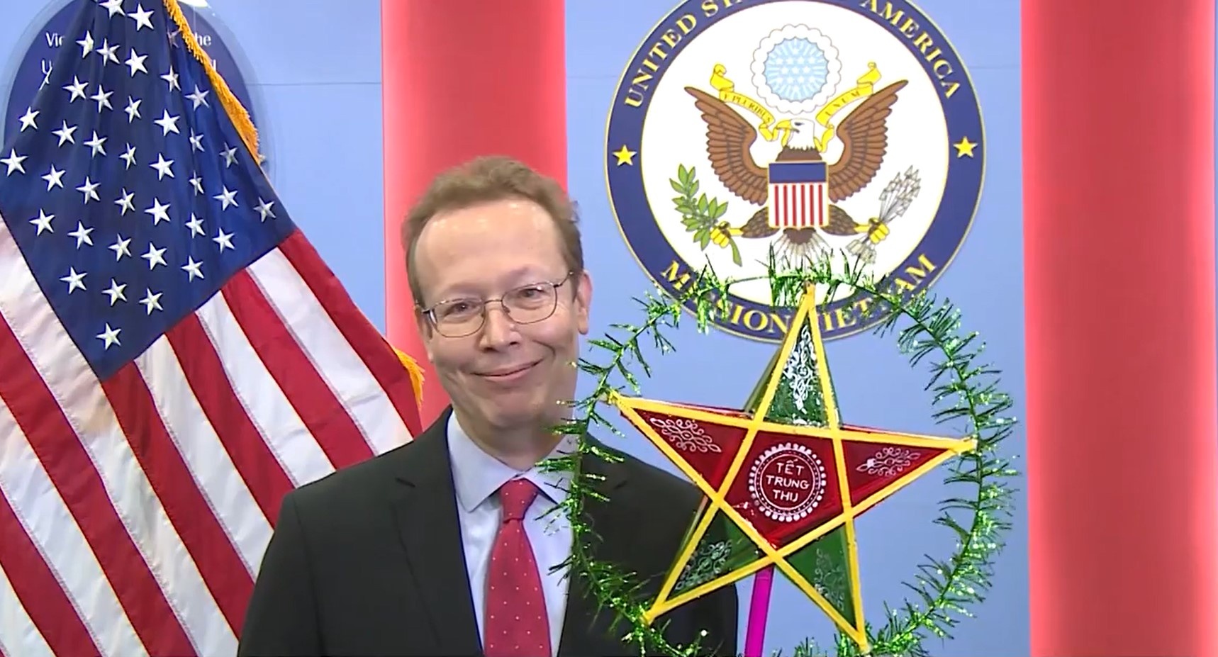 Dai bien My tri an y bac si tuyen dau nhan dip Trung thu hinh anh