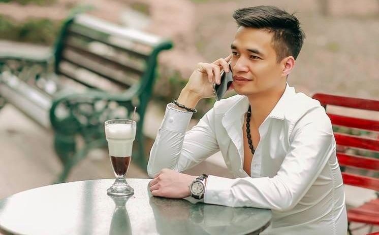 Le Roi ‘lot xac’ thanh ong chu trong bo anh moi hinh anh